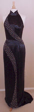 Style C97B - Robe de concours noire à perles liquides style licou Darius Cordell