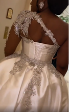 C2022-FBS887 - Robe de mariée à un bras avec perles de cristal et fente avec robe de bal amovible