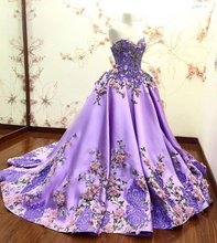 C2022-SBG448 - robe de bal formelle violette sans bretelles avec ornements brodés