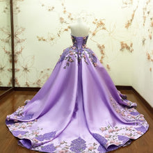 C2022-SBG448 - robe de bal formelle violette sans bretelles avec ornements brodés